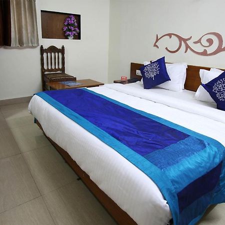 Hotel Campus Ahmedabad Bagian luar foto