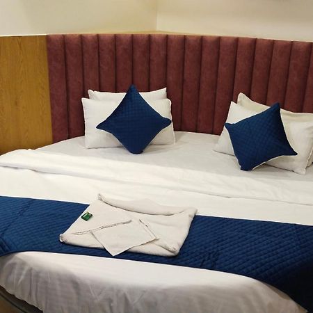 Hotel Campus Ahmedabad Bagian luar foto