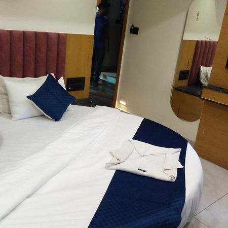 Hotel Campus Ahmedabad Bagian luar foto