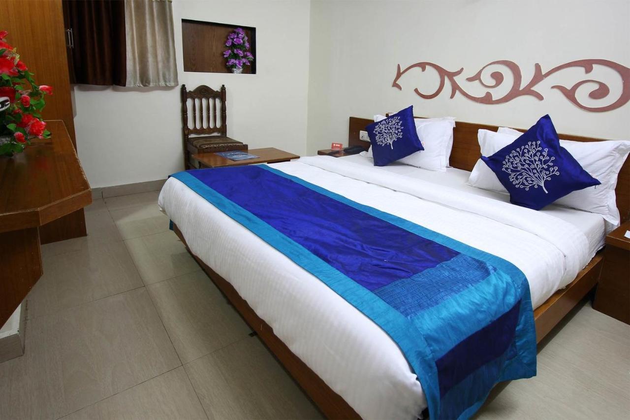 Hotel Campus Ahmedabad Bagian luar foto