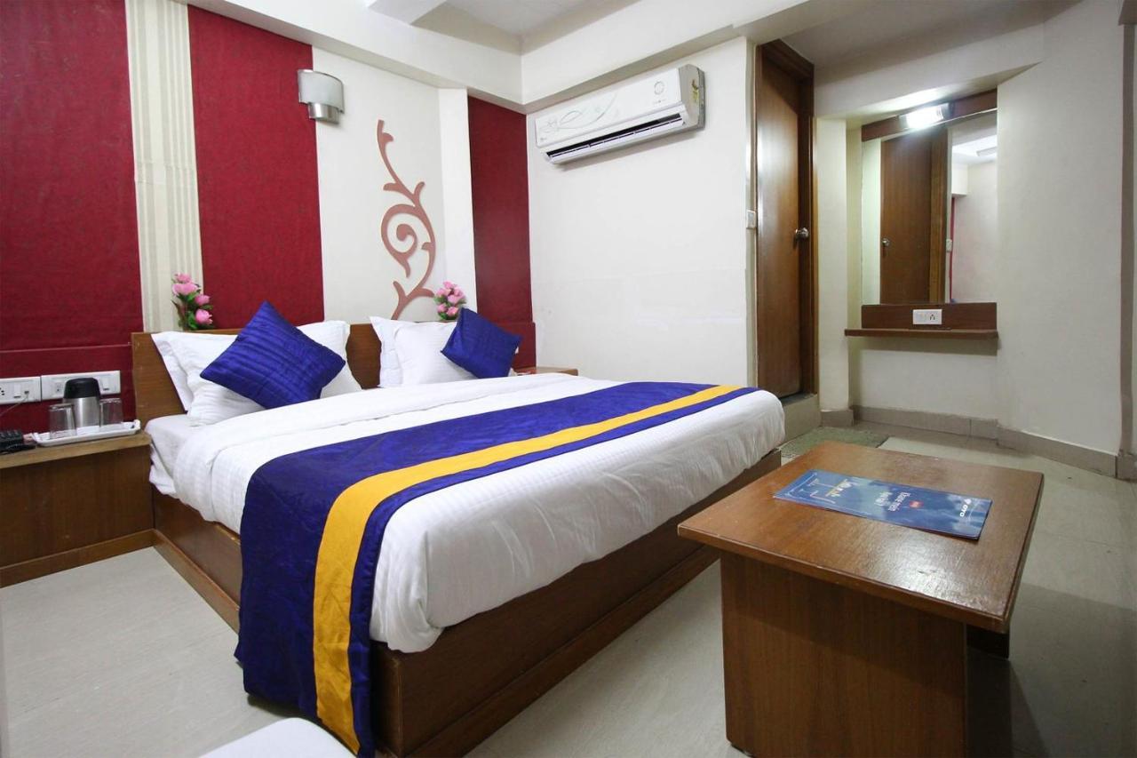 Hotel Campus Ahmedabad Bagian luar foto