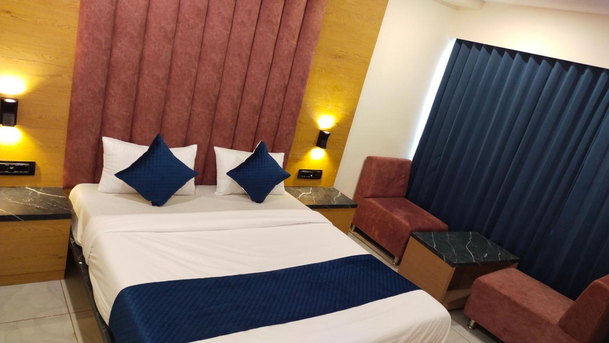 Hotel Campus Ahmedabad Bagian luar foto